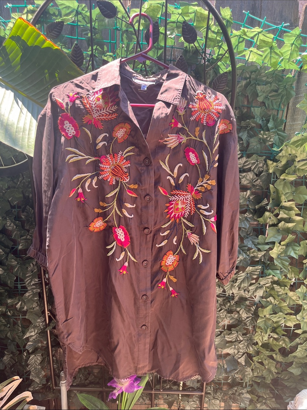 Johnny was embroidered Floral Button-Up Shirt - Brown over size medium